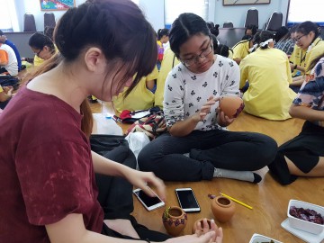 อาสาสมัครแต่งโอ่งจิ๋วน้ำใจช่วยภัยพิบัติ 3 พ.ย. 62 Volunteer –To decorate tiny jars for Disaster Relief Nov, 3 ,19